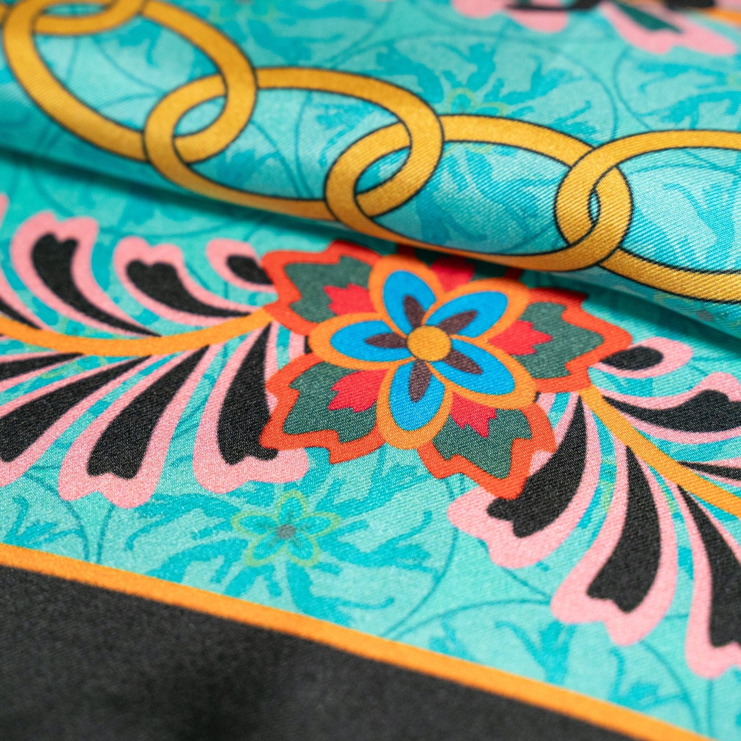 FOULARD "EVVIVA" Prodotto Solidale